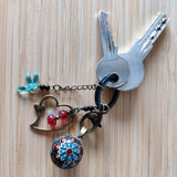 Porte clés Lucie présenté avec des clés